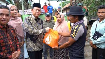 Bupati BBS Salurkan Bantuan Korban Kebakaran Kumpeh Ilir