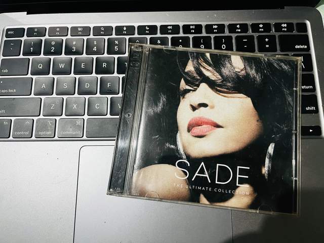 Menyimak Kembali Sade: Elegansi 'The Ultimate Collection'