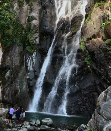 Air Terjun Cyclop: Surga Tersembunyi di Kaki Pegunungan