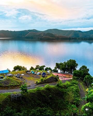 Tanjung Cinta: Destinasi Wisata Memukau Tepi Danau Sentani