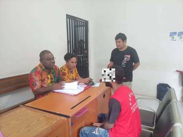 Polsek Abepura Limpahkan Tersangka Pidana Pembunuhan ke Jaksa