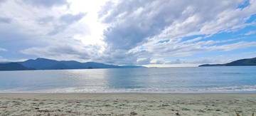 Destinasi Pantai Amai: Perpaduan Air Laut dan Tawar