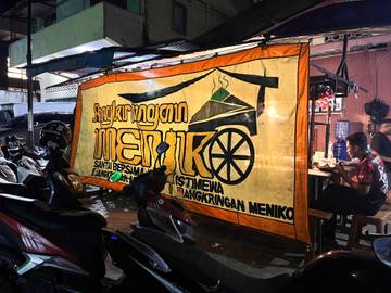 Angkringan Meniko Tempat Kuliner Malam di Kota Jayapura