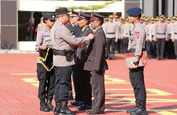 Personil Polda Papua Mendapat Penghargaan Satya Lencana Pengabdian