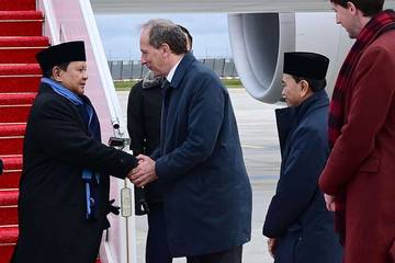 Tiba di Paris, Presiden Dijadwalkan Bertemu Presiden Macron 