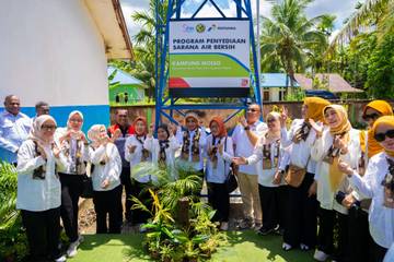 SERUNI Salurkan Bantuan Pendidikan di Perbatasan Papua