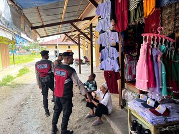Samapta Polres Sarmi Laksanakan Pengamanan di Pasar Mararena