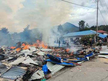 Kebakaran di Karubaga Hanguskan Ratusan Bangunan 