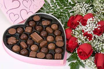 Mengapa Cokelat dan Bunga Identik di Hari Valentine?