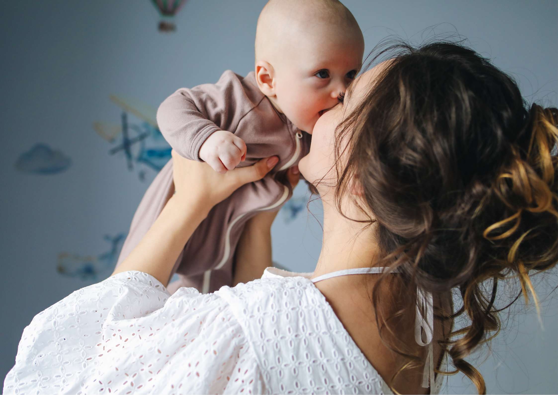Stop Cium Bayi Sembarangan: Ini Dia Bahayannya