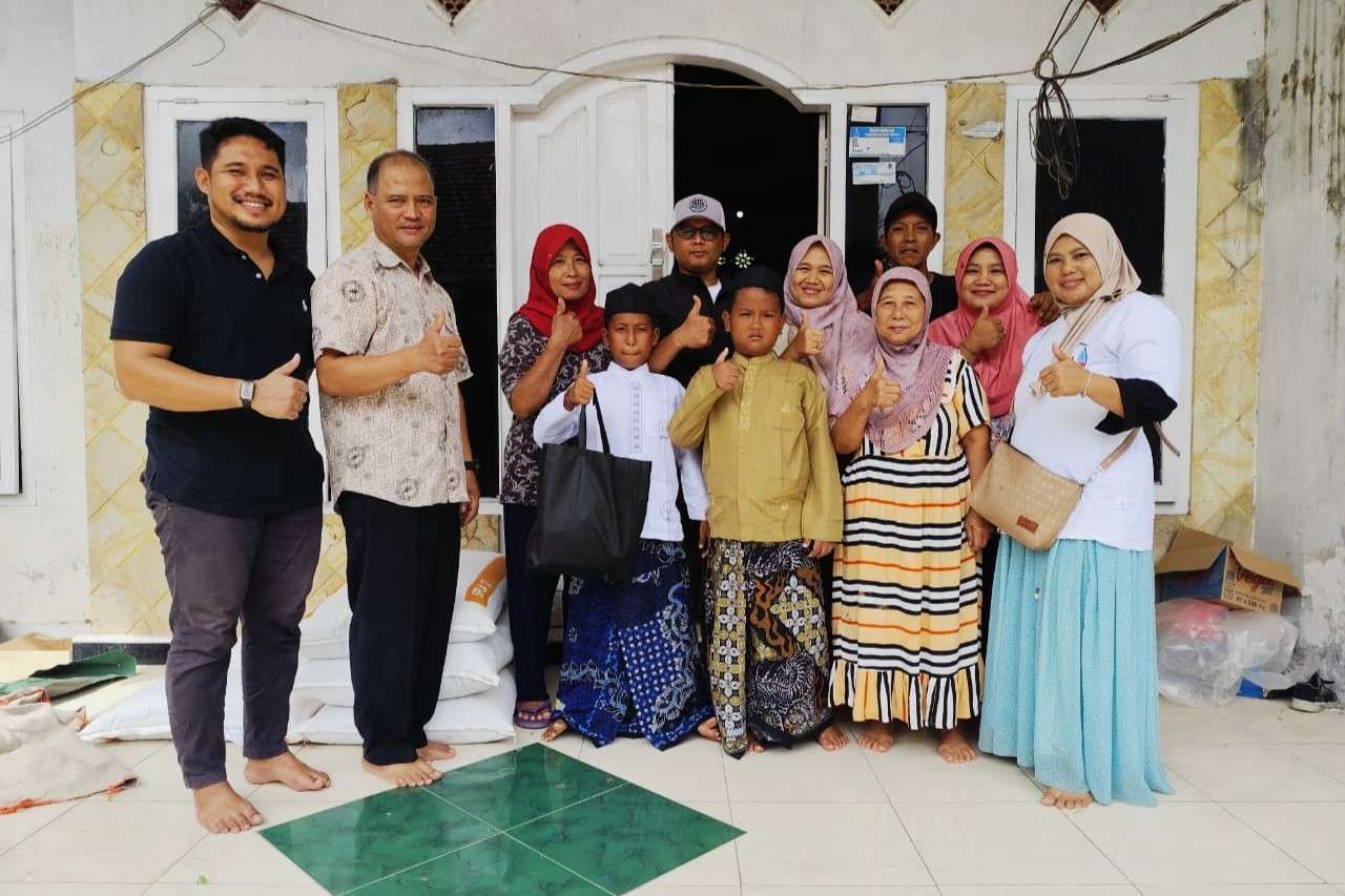 Jemput Bola, Pasutri Banyuwangi Gelar Sunat Gratis