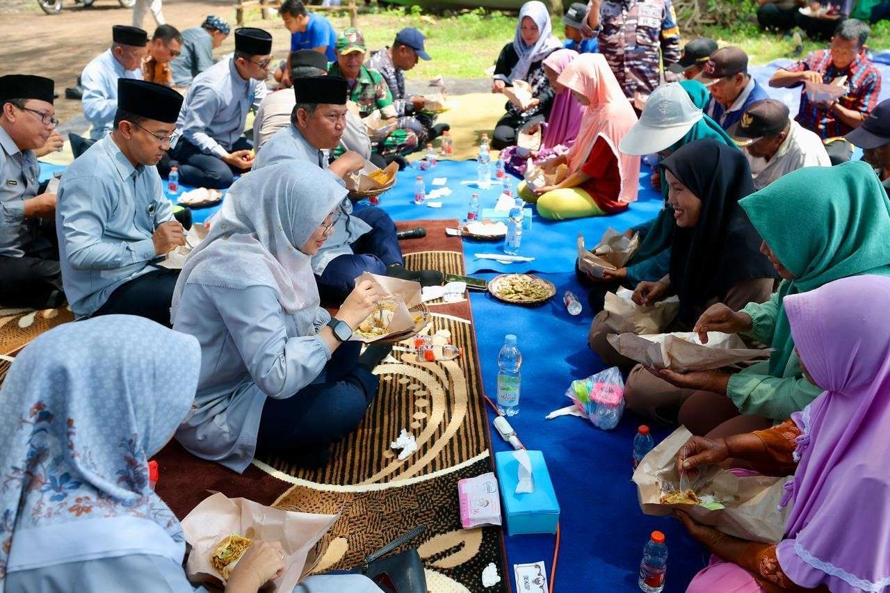 Bupati Ipuk Serap Aspirasi Nelayan Kedunen Desa Bomo