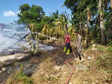 Dapur Berisi Perabotan Rumah Tangga di Situbondo Terbakar 