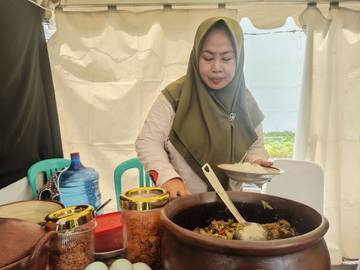 Yuyun Mujiarti, Penjual Nasi Gudug dengan Resep Turun-Temurun