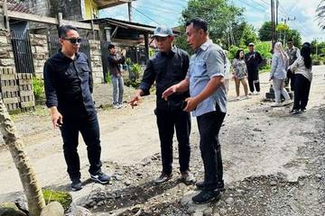 DPRD Banyuwangi Tinjau Lokasi dan Janji Perjuangkan Perbaikan Jalan Rusak di Pesanggaran