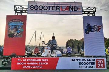 Ribuan Komunitas Skuter Padati Banyuwangi Scooter Festival 2025
