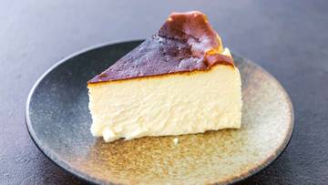 Basque Cheesecake: Kelezatan Karamelisasi yang Kian Populer
