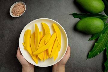 Manisan Mangga: Kelezatan Tropis yang Menyegarkan