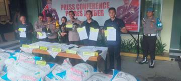 Diselewengkan, Polisi Sita 3 Ton Pupuk Subsidi di Jember 