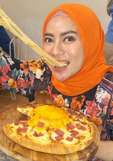 Lumer Pizza Prepito Richcheese Donato Jember, Sensasi Keju Leleh yang Menggoda Selera