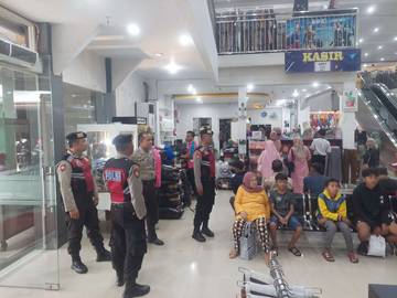 Personil Polres Jember Disiagakan Pada Objek Vital Rawan Kejadian Menjelang Hari Raya Idul Fitri