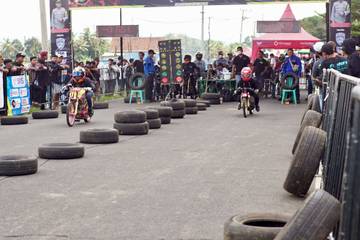 Ratusan Dragster Jatim Geber Kecepatan di Kejurprov Drag Bike Kapolresta Banyuwangi Cup 
