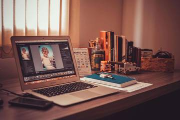 Freelance vs Kantoran: Mana Pilihan Terbaik untuk Karier Anda?