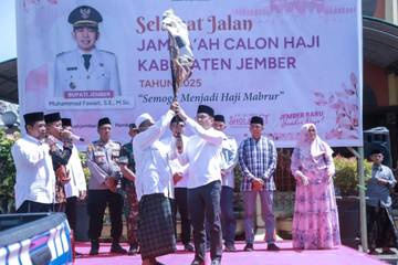 Pj Sekda Jember Lepas Ribuan Jamaah Calon Haji 