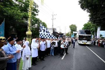 Bupati Ipuk Kembali Lepas 391 Jemaah Haji Banyuwangi
