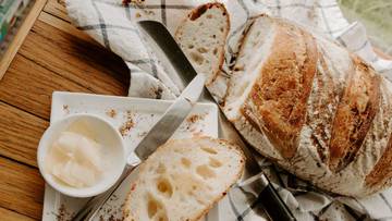 Roti Sourdough: Tren Lezat dan Bermanfaat