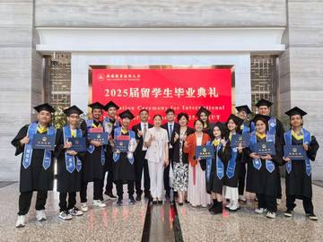Wisuda Mahasiswa Polije di  Wuxi University