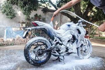 Cuci Motor Pakai Sabun Cuci Piring, Ini Akibatnya!