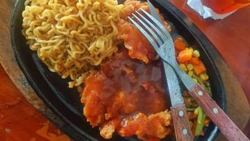 Sensasi Steak Mie Goreng Kuliner Unik Jember