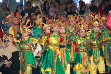 Ribuan Warga Padati Puncak Kaliploso Hartimoon Carnival 2025
