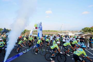 Ratusan Cyclist Ramaikan Banyuwangi Bluefire Ijen KOM 2025