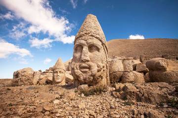 Rahasia Abadi di Puncak Gunung Nemrut