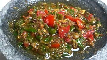 Rahasia Membuat Sambal Pecak yang Pedas dan Segar