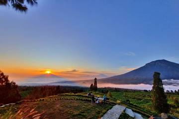Sunrise Menawan dan Glamping Nyaman di Posong