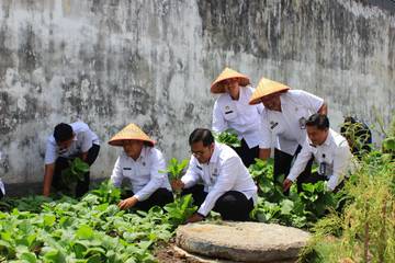 Sayur Produksi Lapas Bondowoso Dilirik Dapur SPPG