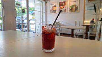 Strawberry Tea: Perpaduan Manis, Segar, dan Kaya Manfaat