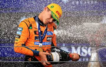 Lando Norris Raih Kemenangan di GP Brasil 2025