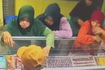 CCTV Rekam Tiga Perempuan Curi Emas di Glenmore