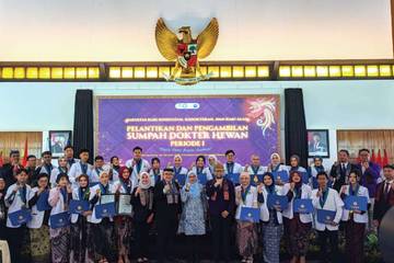 FIKKIA UNAIR Banyuwangi Lantik 27 Dokter Hewan