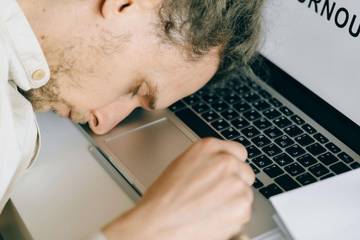 Tips Cerdas Cegah Burnout di Era Dinamis