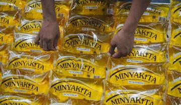 Bulog Jember Salurkan 105 Ribu Liter Minyak Goreng