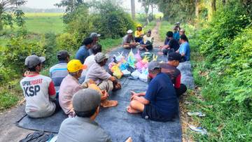 Petani di Jember Gelar Tasyakuran di Lahan Pertanian