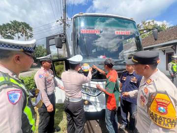 Operasi Keselamatan Semeru, Satlantas Gelar Ramp Cek Angkutan