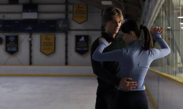 Finding Her Edge: Drama Ice-Skating dan Cinta