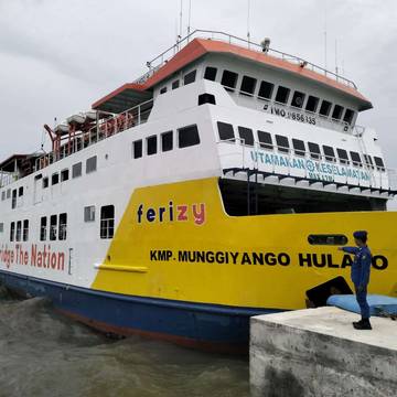 KSOP Panarukan Tunda Keberangkatan Kapal Karena Cuaca Buruk