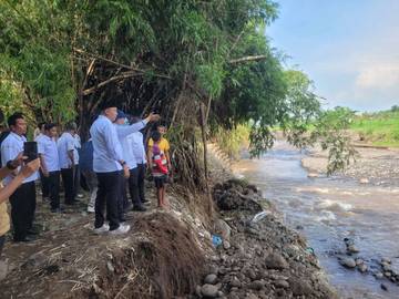 APKASI Beri Bantuan Warga Terdampak Banjir Bandang Situbondo